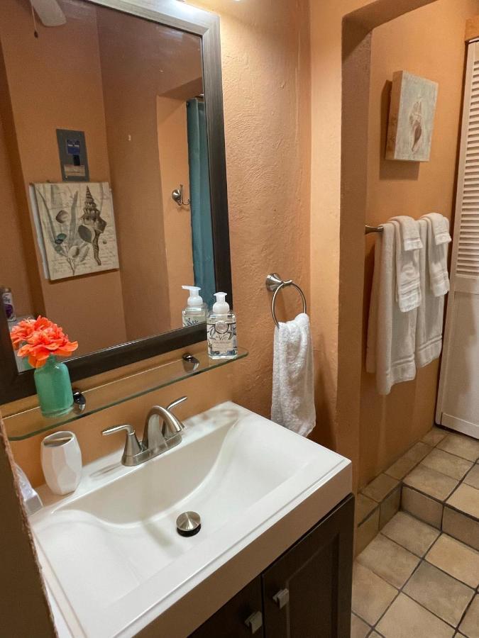 クリスチャンステッドCrown Lotusアパートメント エクステリア 写真